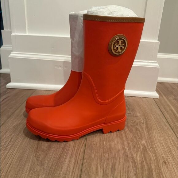 Tory Burch Shoes - Tory Burch “Poppy Red” Maureen Rubber Rain Boots w/ tan vegan leather trim